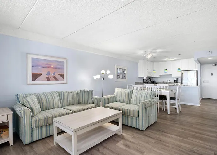 Gorgeous 2 Bedroom Steps From The Beach! *