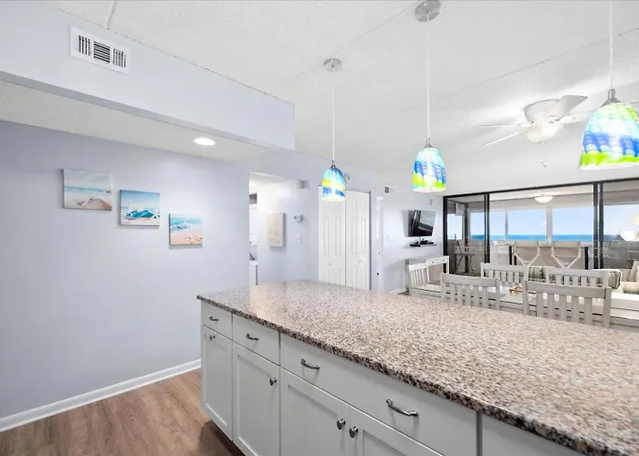 Gorgeous 2 Bedroom Steps From The Beach! Hébergement de vacances