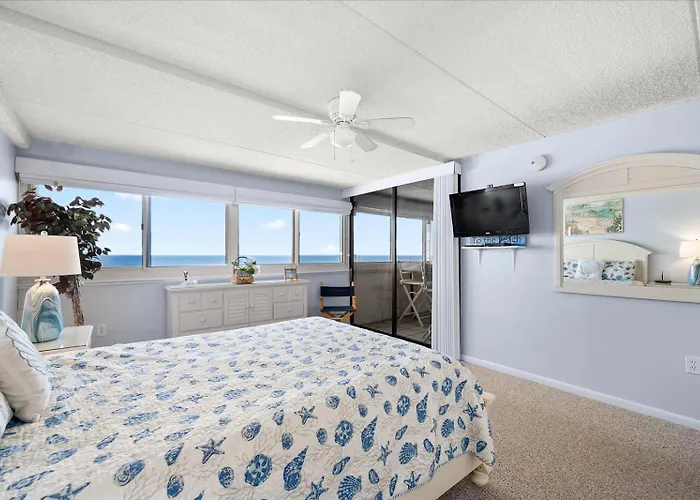 Gorgeous 2 Bedroom Atlantis Steps From The Beach! *