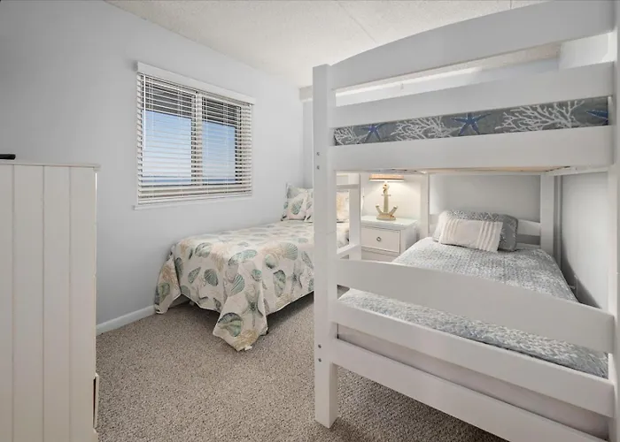 Gorgeous 2 Bedroom Atlantis Steps From The Beach! *