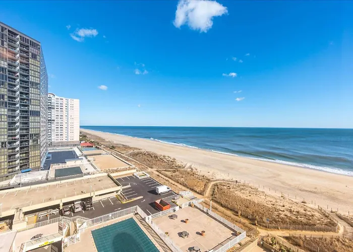 Ferienhaus Gorgeous 2 Bedroom Atlantis Steps From The Beach!