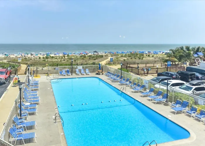 Gorgeous 2 Bedroom Atlantis Steps From The Beach! *